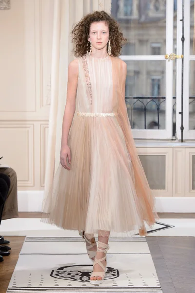 Look 15